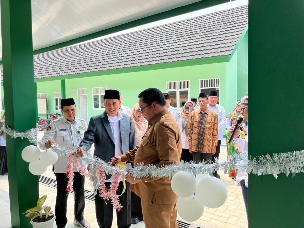 Program PHTC Perkuat Sarana Pendidikan MI Al Irsyad Muara Jawa